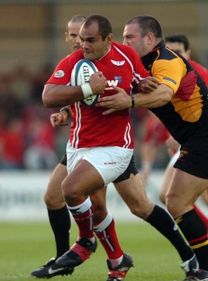 12.09.06  Gwent Dragons v Scarlets. Deacon Manu 