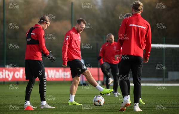 131118 - Denmark Football Training - Christian Eriksen during training