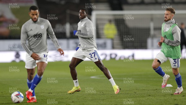 281020 - Derby County v Cardiff City - Sky Bet Championship - Sheyi Ojo of Cardiff and Curtis Nelson of Cardiff and Joe Bennett of Cardiff warming up
