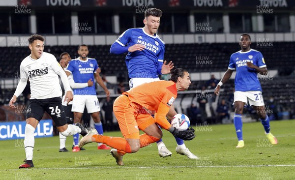281020 - Derby County v Cardiff City - Sky Bet Championship - Kelle Roos of Derby saves at the feet of Kieffer Moore of Cardiff