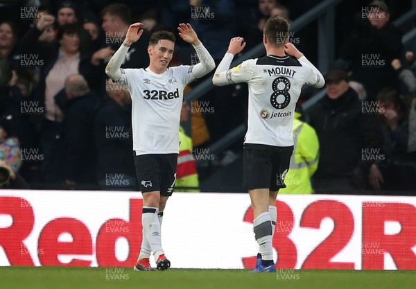 011218 - Derby County v Swansea City - SkyBet Championship - Harry Wilson celebrates scoring a goal with Mason Mount of Derby