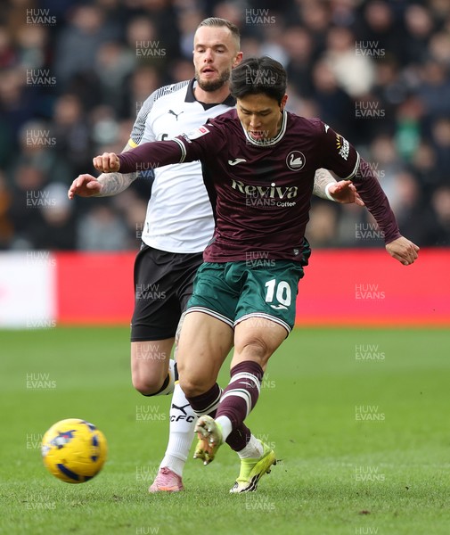 140226 - Derby County v Swansea City - Sky Bet Championship - Eom Ji-sung of Swansea and Joe Ward of Derby