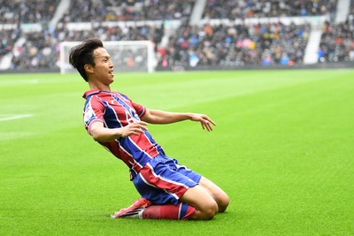 290826 - Derby County v Swansea City - Sky Bet Championship - Eom Ji-Sung of Swansea City celebrates scoring a goal