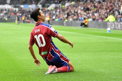 290826 - Derby County v Swansea City - Sky Bet Championship - Eom Ji-Sung of Swansea City celebrates scoring a goal