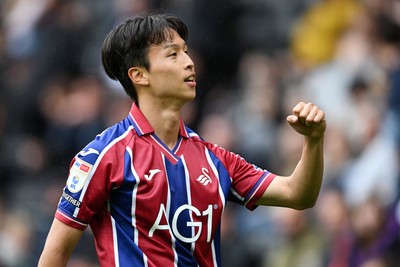 290826 - Derby County v Swansea City - Sky Bet Championship - Eom Ji-Sung of Swansea City celebrates scoring a goal