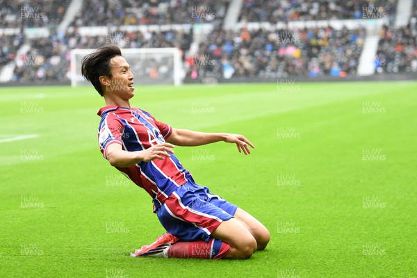 290826 - Derby County v Swansea City - Sky Bet Championship - Eom Ji-Sung of Swansea City celebrates scoring a goal