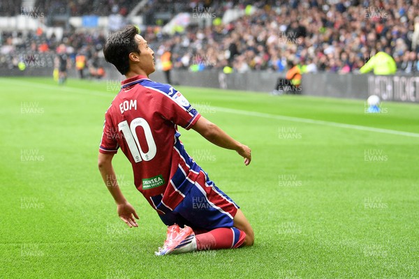 290826 - Derby County v Swansea City - Sky Bet Championship - Eom Ji-Sung of Swansea City celebrates scoring a goal