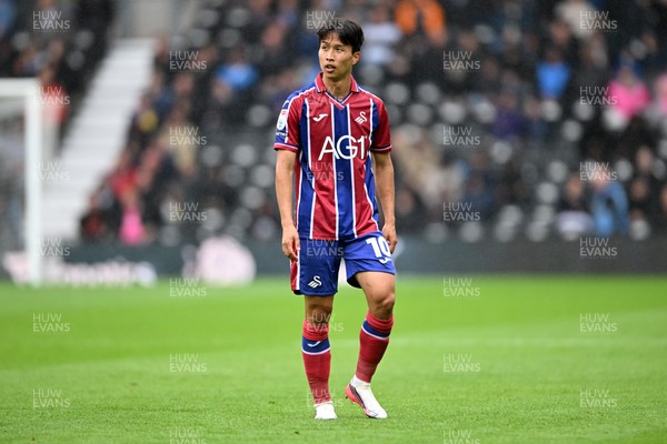 290826 - Derby County v Swansea City - Sky Bet Championship - Eom Ji-Sung of Swansea City