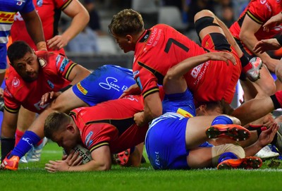 160525 - DHL Stormers v Cardiff Rugby - United Rugby Championship - Danny Southworth of Cardiff Rugby scores a try
