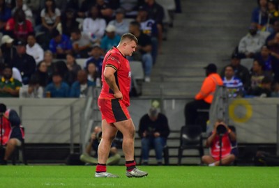 160525 - DHL Stormers v Cardiff Rugby - United Rugby Championship - Danny Southworth of Cardiff Rugby walks off after being shown the red card