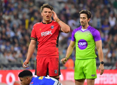 160525 - DHL Stormers v Cardiff Rugby - United Rugby Championship - Teddy Williams of Cardiff and referee Gianluca Gnecchi