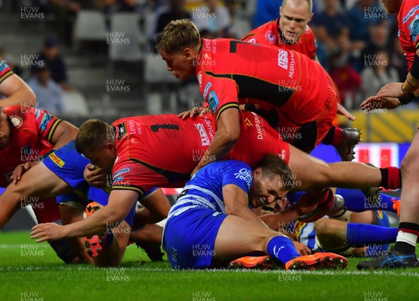160525 - DHL Stormers v Cardiff Rugby - United Rugby Championship - Danny Southworth of Cardiff Rugby scores a try