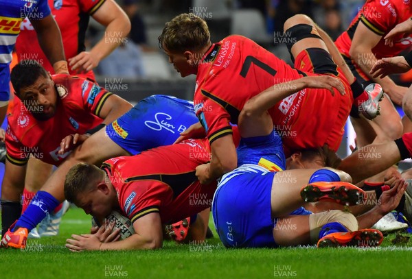 160525 - DHL Stormers v Cardiff Rugby - United Rugby Championship - Danny Southworth of Cardiff Rugby scores a try