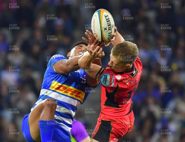 160525 - DHL Stormers v Cardiff Rugby - United Rugby Championship - Cam Winnett of Cardiff competes for the ball