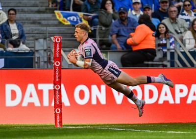 300525 - DHL Stormers v Cardiff Rugby - United Rugby Championship Quarter Final - Cam Winnett of Cardiff Rugby scores a try