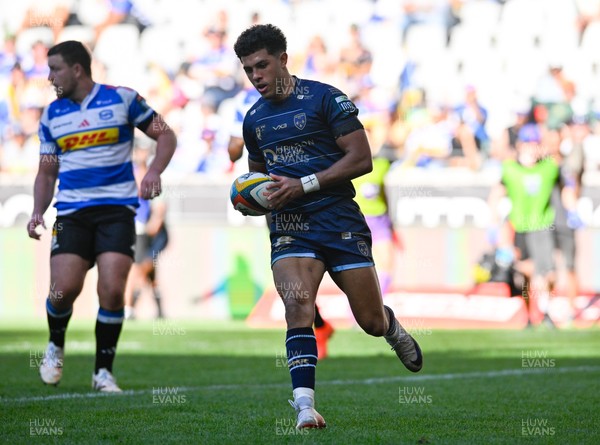 220326 - DHL Stormers v Dragons RFC - United Rugby Championship - Rio Dyer of Dragons scores a try