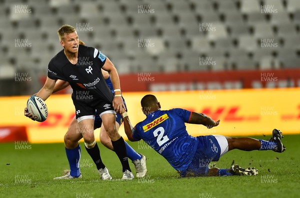 020422 - DHL Stormers v Ospreys - United Rugby Championship - Gareth Anscombe of Ospreys is tackled by Chad Solomon