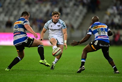 031025 - DHL Stormers v Ospreys, United Rugby Championship - Dan Edwards of the Ospreys kicks ahead