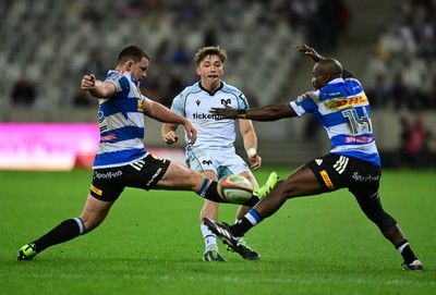 031025 - DHL Stormers v Ospreys, United Rugby Championship - Dan Edwards of the Ospreys kicks ahead
