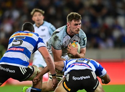 031025 - DHL Stormers v Ospreys, United Rugby Championship - James Ratti of the Ospreys is tackled