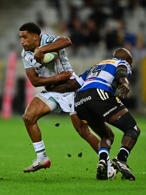 031025 - DHL Stormers v Ospreys, United Rugby Championship - Keelan Giles of the Ospreys attacks