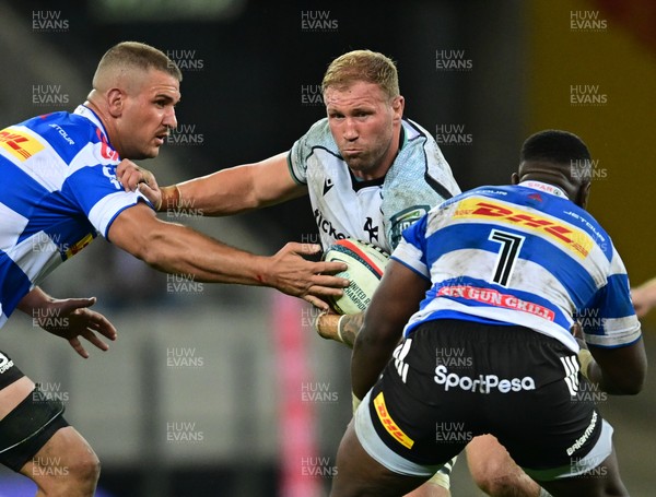 031025 - DHL Stormers v Ospreys, United Rugby Championship - Ross Moriarty of the Ospreys charges forward