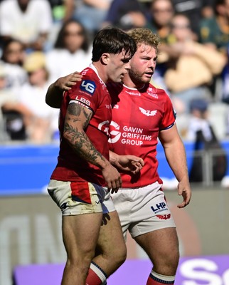 241026 - DHL Stormers v Scarlets - United Rugby Championship Quarter Final - Joe Roberts of the Scarlets celebrate after scoring a try