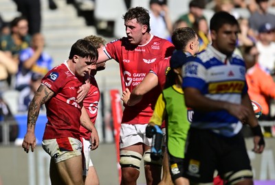 241026 - DHL Stormers v Scarlets - United Rugby Championship Quarter Final - Joe Roberts of the Scarlets celebrate after scoring a try