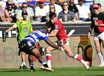 241026 - DHL Stormers v Scarlets - United Rugby Championship Quarter Final - Ioan Jones of the Scarlets scores a try