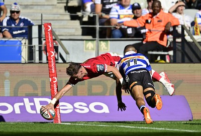 241026 - DHL Stormers v Scarlets - United Rugby Championship Quarter Final - Ioan Jones of the Scarlets scores a try