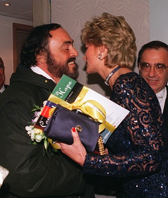 Diana with Pavarotti 030695