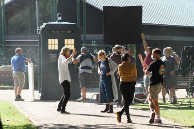 200921 - Doctor Who Series 13 Filming - Jodie Whittaker on location in Grange Gardens, Grangetown, Cardiff for what is believed to be the Doctor Who Centenary Special