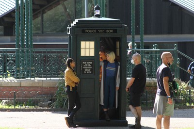 200921 - Doctor Who Series 13 Filming - Mandip Gill and Jodie Whittaker chat on location at Grange Gardens, Grangetown, Cardiff for what is believed to be the Doctor Who Centenary Special