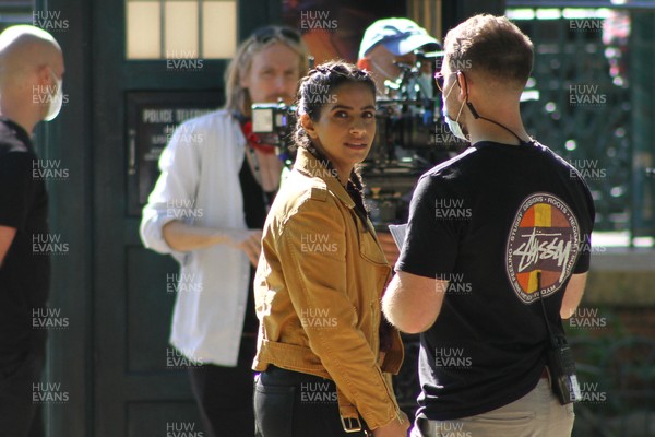 200921 - Doctor Who Series 13 Filming - Mandip Gill on location at Grange Gardens, Grangetown, Cardiff for what is believed to be the Doctor Who Centenary Special