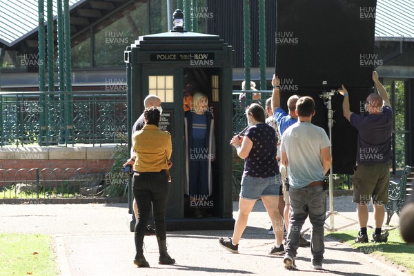 200921 - Doctor Who Series 13 Filming - Jodie Whittaker on location in Grange Gardens, Grangetown, Cardiff for what is believed to be the Doctor Who Centenary Special