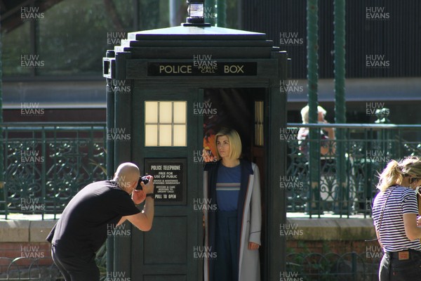 200921 - Doctor Who Series 13 Filming - Jodie Whittaker poses for photos on location at Grange Gardens, Grangetown, Cardiff for what is believed to be the Doctor Who Centenary Special
