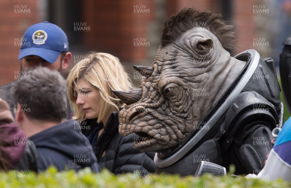 300519 - Doctor Who Filming, Cardiff - Actress Jodie Whittaker who plays Doctor Who during filming session in Cardiff Bay with one of the Judoon