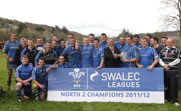 070412 - Dolgellau v COBRA - SWALEC Division 2 North -Dolgellau are presented with the trophy by Peredur Jenkins of the Welsh Rugby Union after winning SWALEC Division 2 North