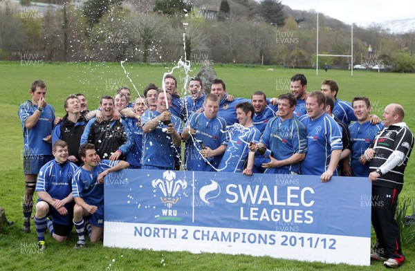 070412 - Dolgellau v COBRA - SWALEC Division 2 North -Dolgellau celebrate winning SWALEC Division 2 North