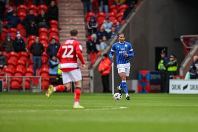280226 - Doncaster Rovers v Cardiff City - Sky Bet League 1 - Gabriel Osho on the ball 