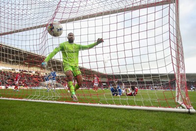 280226 - Doncaster Rovers v Cardiff City - Sky Bet League 1 - Callum Robinson scores a goal for Cardiff 