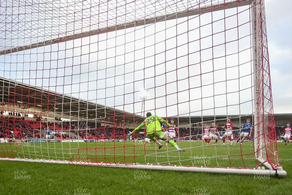 280226 - Doncaster Rovers v Cardiff City - Sky Bet League 1 - Callum Robinson scores a goal for Cardiff 