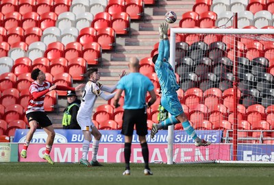 010325 - Doncaster Rovers v Newport County - Sky Bet League 2 - Goalkeeper Nick Townsend of Newport save in the 1st half