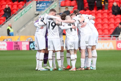 130124 - Doncaster Rovers v Newport County - Sky Bet League 2 - Newport team huddle