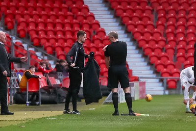 130124 - Doncaster Rovers v Newport County - Sky Bet League 2 - Linesman is substituted due to injury 