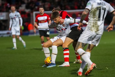 130124 - Doncaster Rovers v Newport County - Sky Bet League 2 - Scott Bennett of Newport shields the ball