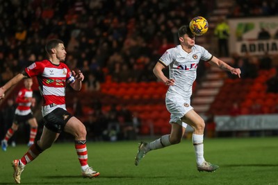 130124 - Doncaster Rovers v Newport County - Sky Bet League 2 - Seb Palmer-Houlden of Newport runs with the ball