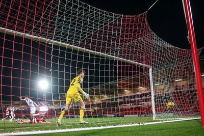 130124 - Doncaster Rovers v Newport County - Sky Bet League 2 - Seb Palmer-Houlden of Newport scores a goal