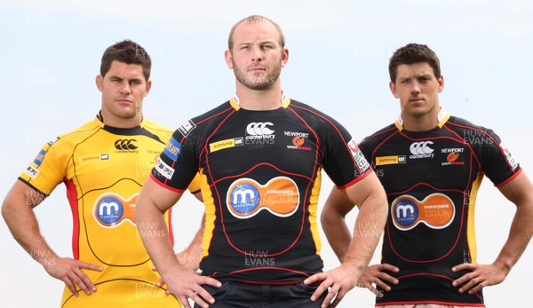 23.07.08 - Newport Gwent Dragons Kit and player announcement. Dragons new signings Tom Willis (centre), Grant Webb (left) and James Arlidge sporting the new Dragons kit for the forthcoming season. 