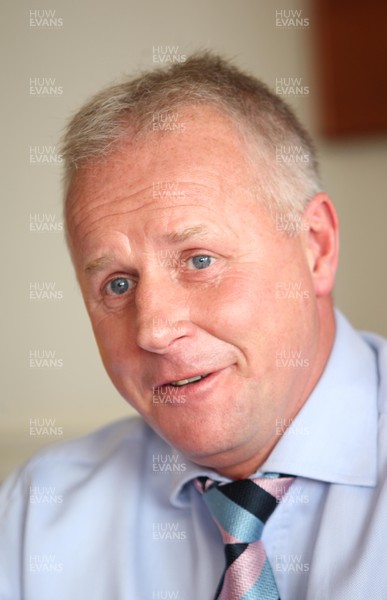 23.07.08 - Newport Gwent Dragons Kit and player announcement. Dragons Head Coach Paul Turner 